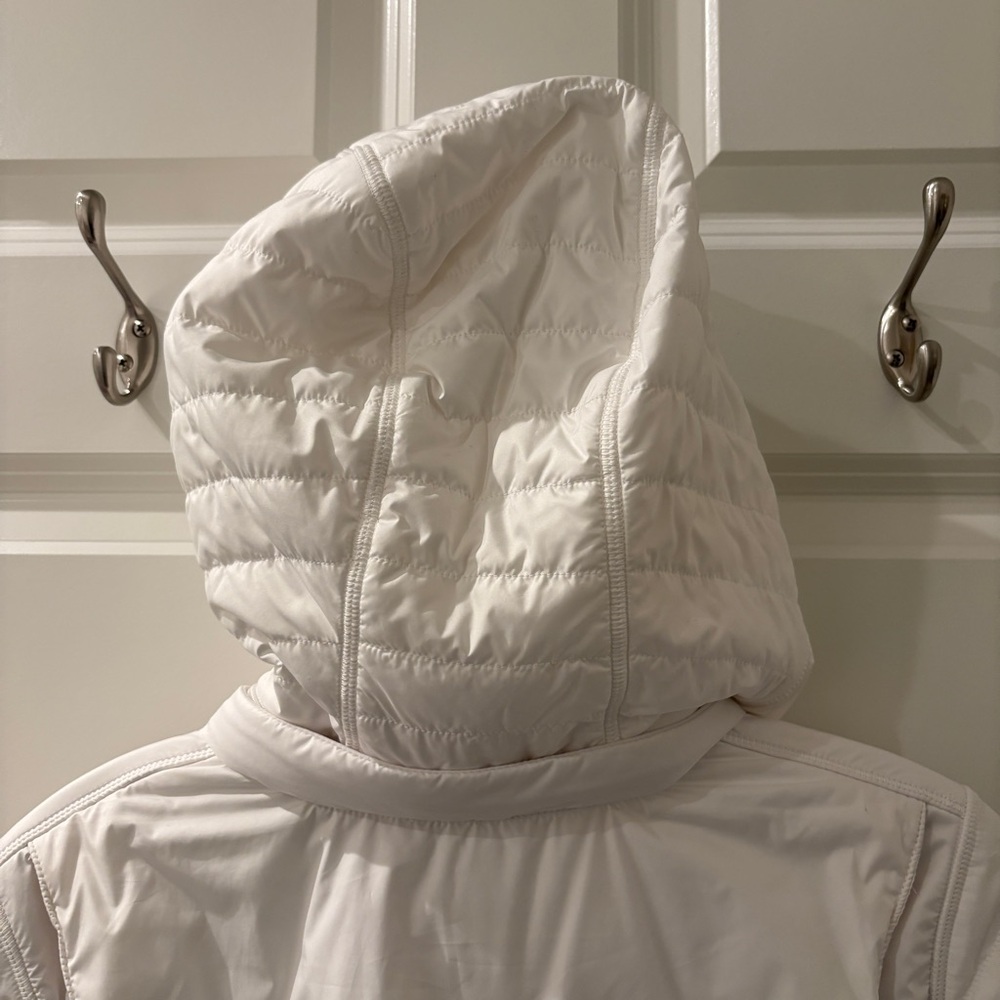Lululemon Women's White Quilted Running Jacket - Picture 3 of 4